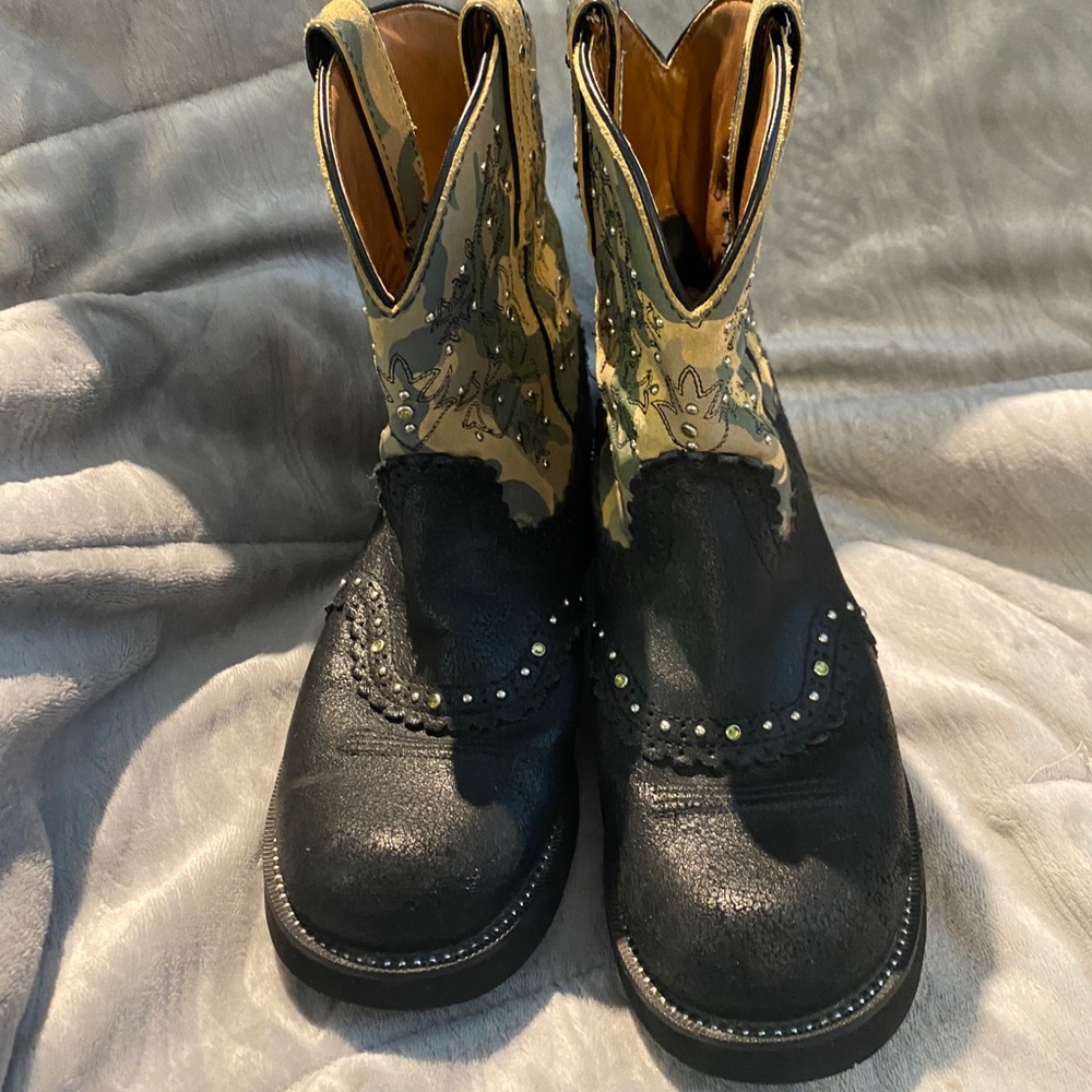 Ariat